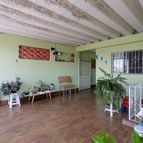 Casa à venda com 125m², 3 quartos e 2 vagas Casa à venda com 125m², 3 quartos e 2 vagasVaranda