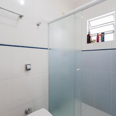 Casa à venda com 125m², 3 quartos e 2 vagas Casa à venda com 125m², 3 quartos e 2 vagasBanheiro social