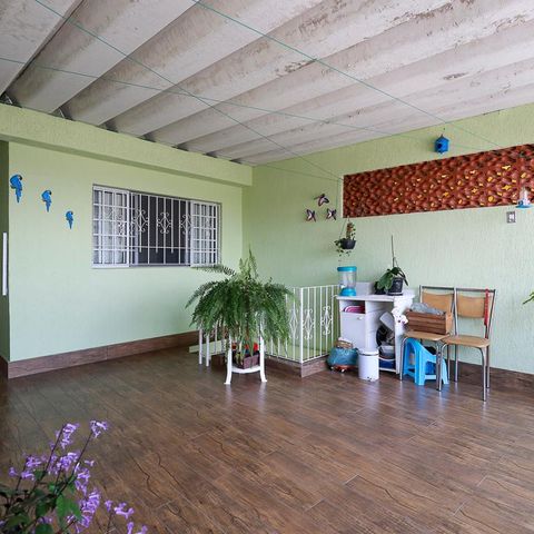 Casa à venda com 125m², 3 quartos e 2 vagas Casa à venda com 125m², 3 quartos e 2 vagasVaranda