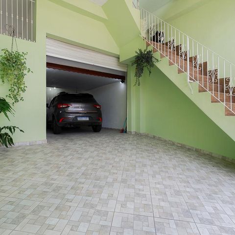Casa à venda com 125m², 3 quartos e 2 vagas Casa à venda com 125m², 3 quartos e 2 vagasGaragem