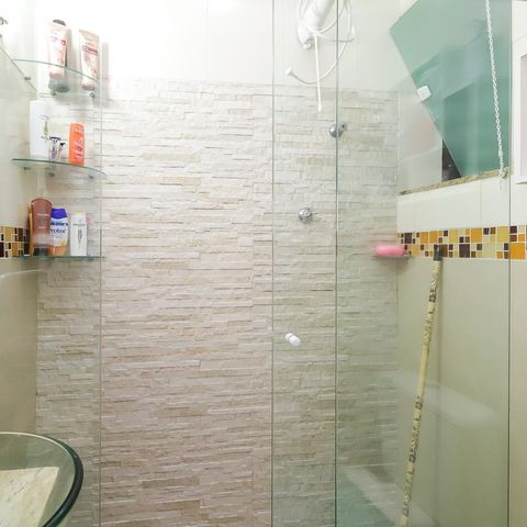 Casa à venda com 86m², 2 quartos e 2 vagasBanheiro da Suíte 1