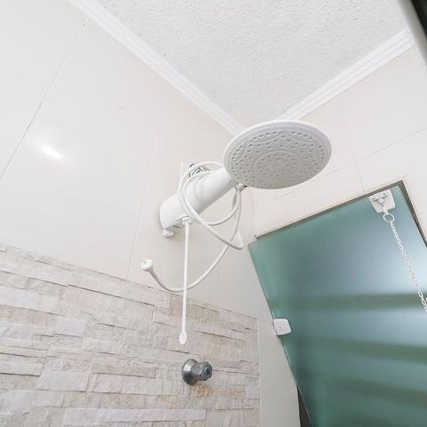 Casa à venda com 86m², 2 quartos e 2 vagasBanheiro da Suíte 1