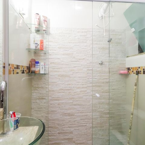 Casa à venda com 86m², 2 quartos e 2 vagasBanheiro da Suíte 1