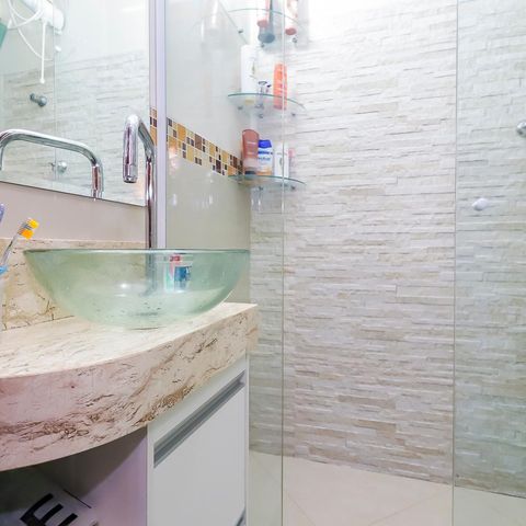 Casa à venda com 86m², 2 quartos e 2 vagasBanheiro da Suíte 1