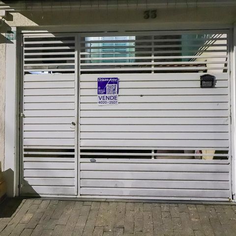 Casa à venda com 86m², 2 quartos e 2 vagasFachada