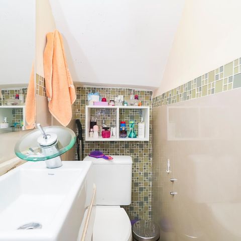 Casa à venda com 86m², 2 quartos e 2 vagasLavabo