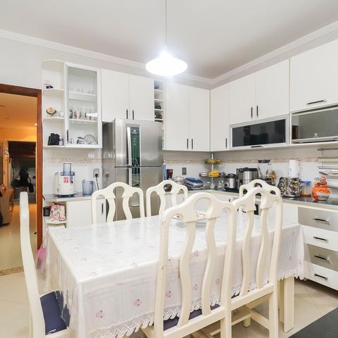 Casa à venda com 86m², 2 quartos e 2 vagasCozinha