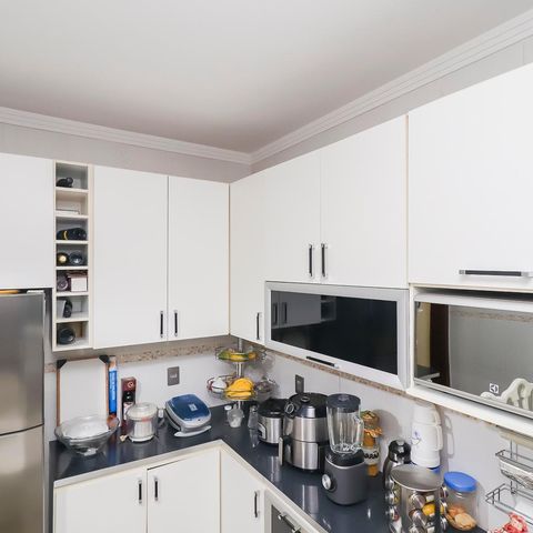 Casa à venda com 86m², 2 quartos e 2 vagasCozinha - Armários
