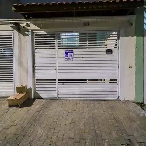 Casa à venda com 86m², 2 quartos e 2 vagasFachada