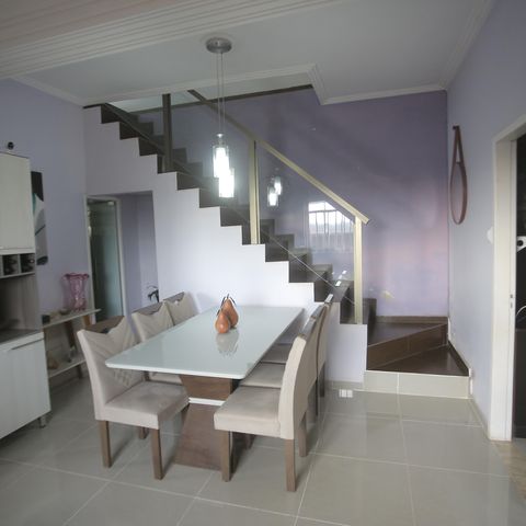 Casa à venda com 180m², 4 quartos e 1 vagaSala