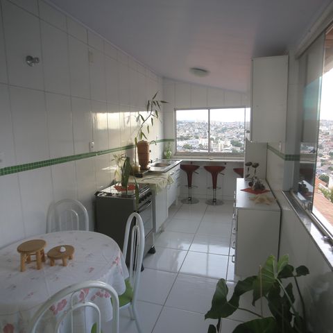 Casa à venda com 180m², 4 quartos e 1 vagaCozinha segundo andar
