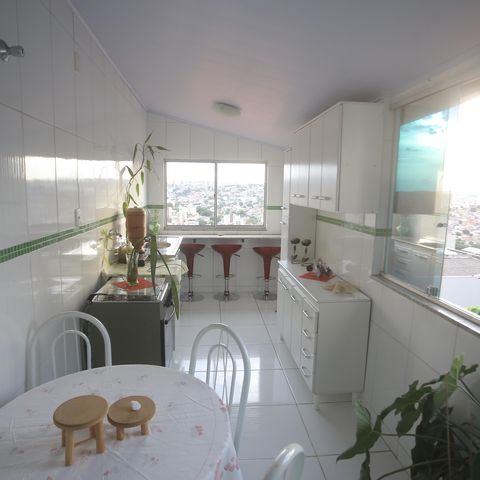 Casa à venda com 180m², 4 quartos e 1 vagaCozinha segundo andar