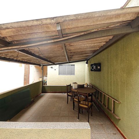 Casa à venda com 125m², 3 quartos e 4 vagas Casa à venda com 125m², 3 quartos e 4 vagasTerraço