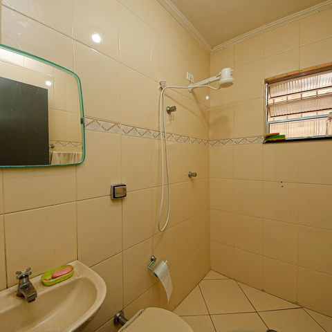 Casa à venda com 125m², 3 quartos e 4 vagas Casa à venda com 125m², 3 quartos e 4 vagasBanheiro Social