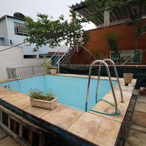 Casa à venda com 130m², 4 quartos e 1 vagaPiscina