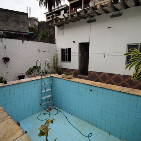 Casa à venda com 130m², 4 quartos e 1 vagaPiscina