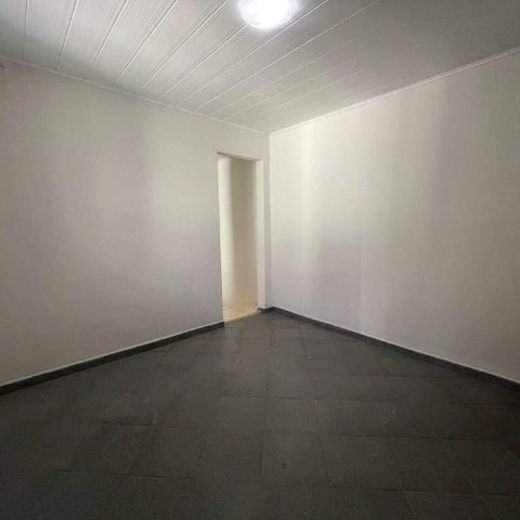 Casa à venda com 107m², 4 quartos e sem vaga