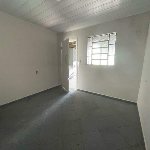 Casa à venda com 107m², 4 quartos e sem vaga