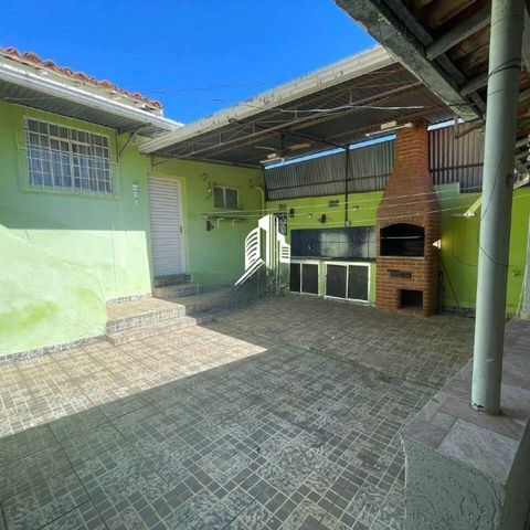 Casa à venda com 107m², 4 quartos e sem vaga