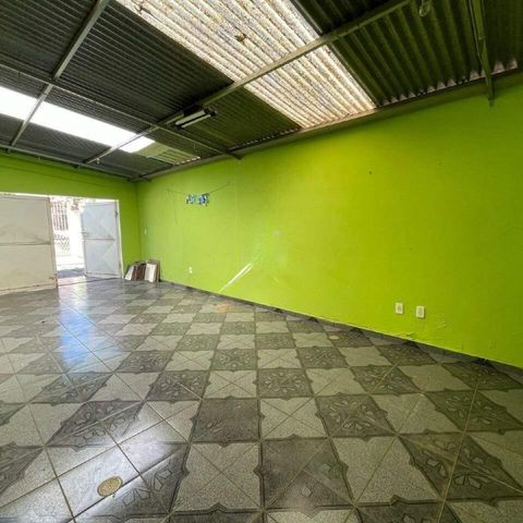 Casa à venda com 107m², 4 quartos e sem vaga