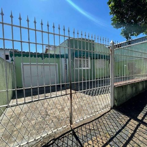 Casa à venda com 107m², 4 quartos e sem vaga