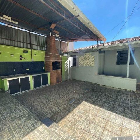 Casa à venda com 107m², 4 quartos e sem vaga
