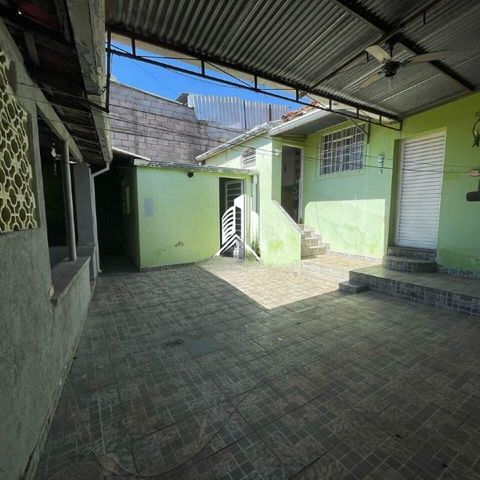 Casa à venda com 107m², 4 quartos e sem vaga