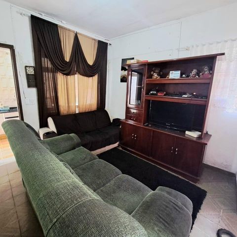 Casa à venda com 125m², 2 quartos e 4 vagas Casa à venda com 125m², 2 quartos e 4 vagasSala