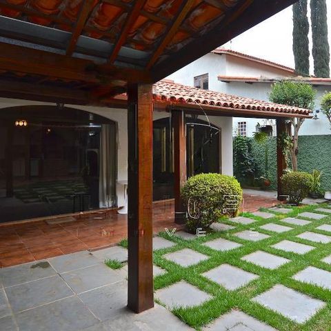 Casa à venda com 333m², 4 quartos e 4 vagas
