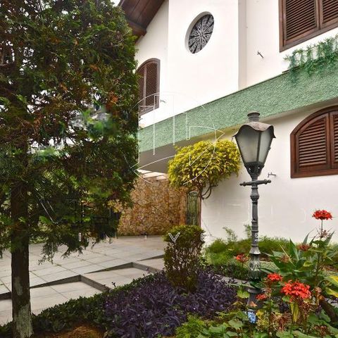 Casa à venda com 333m², 4 quartos e 4 vagas