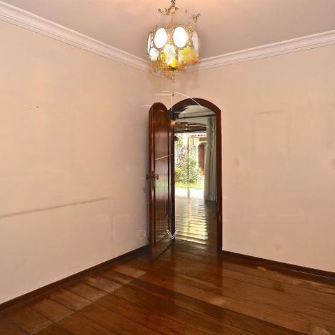 Casa à venda com 333m², 4 quartos e 4 vagas
