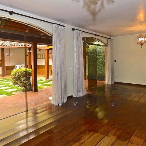Casa à venda com 333m², 4 quartos e 4 vagas