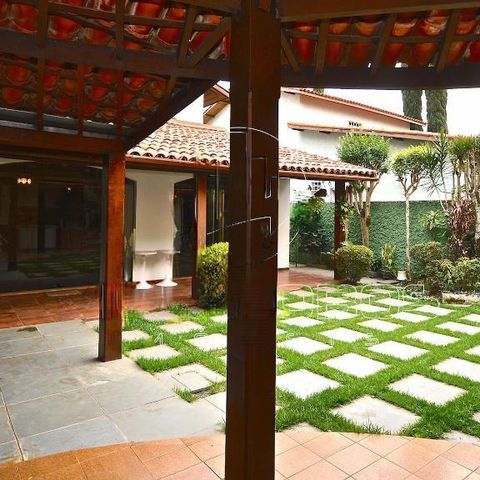 Casa à venda com 333m², 4 quartos e 4 vagas