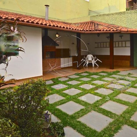 Casa à venda com 333m², 4 quartos e 4 vagas