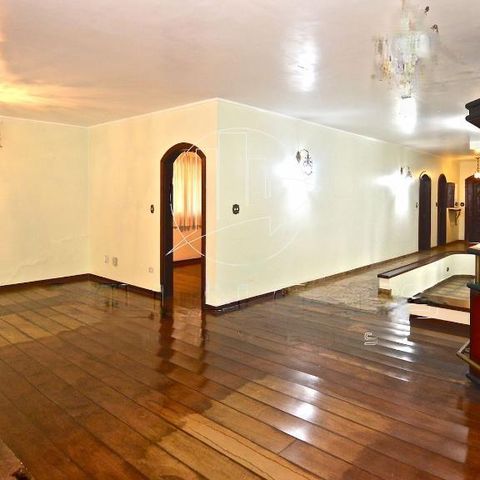 Casa à venda com 333m², 4 quartos e 4 vagas
