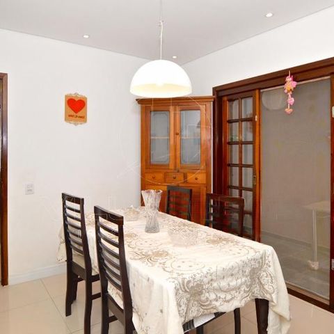 Casa à venda com 131m², 3 quartos e 2 vagas