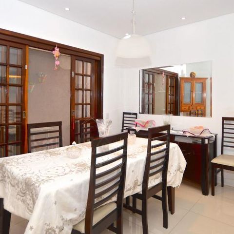 Casa à venda com 131m², 3 quartos e 2 vagas