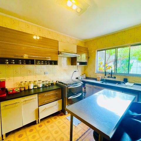 Casa à venda com 241m², 4 quartos e 2 vagas Casa à venda com 241m², 4 quartos e 2 vagasCozinha