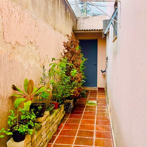 Casa à venda com 241m², 4 quartos e 2 vagas Casa à venda com 241m², 4 quartos e 2 vagasCorredor externo
