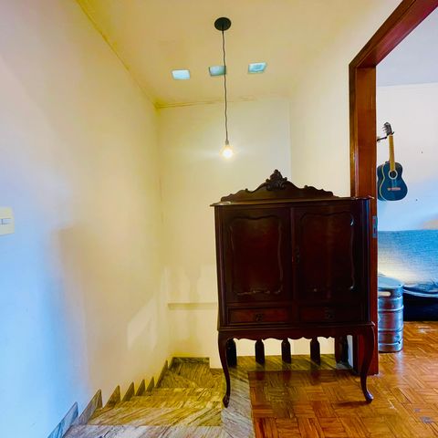 Casa à venda com 241m², 4 quartos e 2 vagas Casa à venda com 241m², 4 quartos e 2 vagasHall