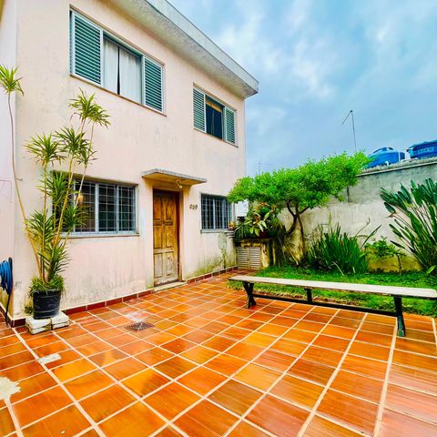 Casa à venda com 241m², 4 quartos e 2 vagas Casa à venda com 241m², 4 quartos e 2 vagasQuintal