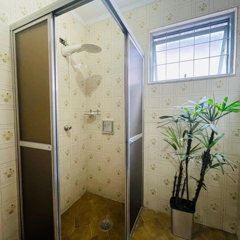 Casa à venda com 241m², 4 quartos e 2 vagas Casa à venda com 241m², 4 quartos e 2 vagasBanheiro 2