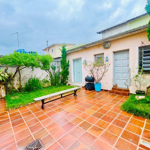 Casa à venda com 241m², 4 quartos e 2 vagas Casa à venda com 241m², 4 quartos e 2 vagasQuintal