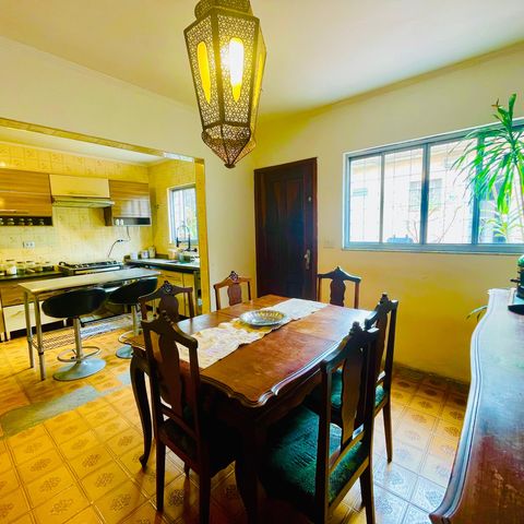 Casa à venda com 241m², 4 quartos e 2 vagas Casa à venda com 241m², 4 quartos e 2 vagasSala de Jantar