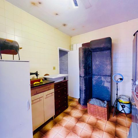 Casa à venda com 241m², 4 quartos e 2 vagas Casa à venda com 241m², 4 quartos e 2 vagasÁrea de Serviço