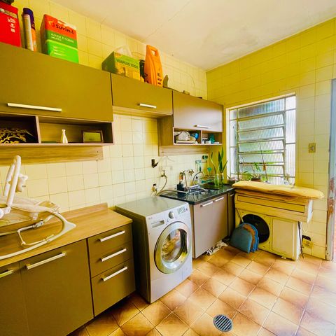 Casa à venda com 241m², 4 quartos e 2 vagas Casa à venda com 241m², 4 quartos e 2 vagasÁrea de Serviço