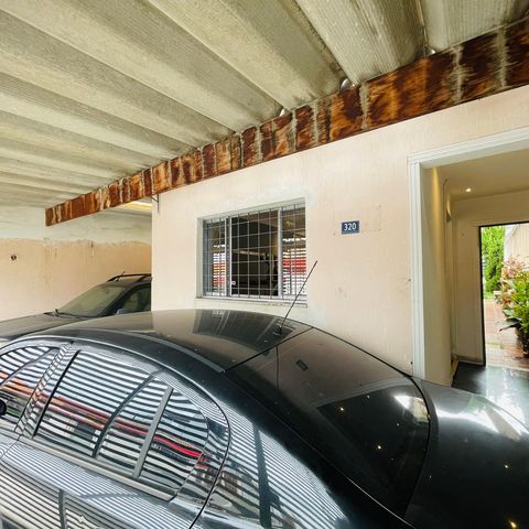 Casa à venda com 241m², 4 quartos e 2 vagas Casa à venda com 241m², 4 quartos e 2 vagasGaragem