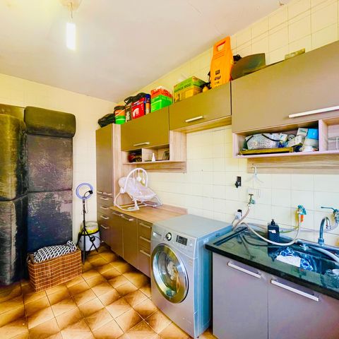 Casa à venda com 241m², 4 quartos e 2 vagas Casa à venda com 241m², 4 quartos e 2 vagasÁrea de Serviço