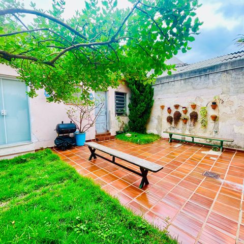 Casa à venda com 241m², 4 quartos e 2 vagas Casa à venda com 241m², 4 quartos e 2 vagasQuintal