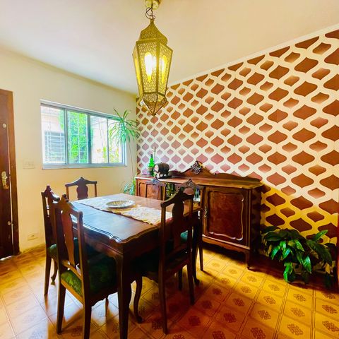 Casa à venda com 241m², 4 quartos e 2 vagas Casa à venda com 241m², 4 quartos e 2 vagasSala de Jantar